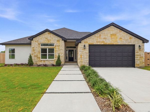 705 34th Street, Hondo, TX 78861
