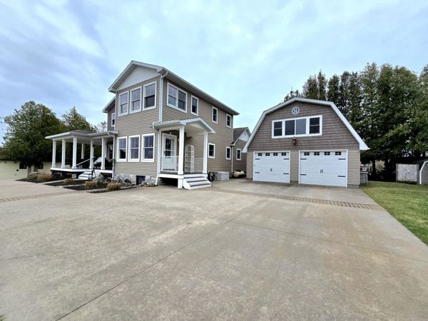 157 N Huron ST, De Tour Village, MI 49725