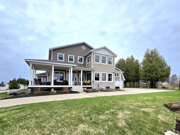 157 N Huron ST, De Tour Village, MI 49725