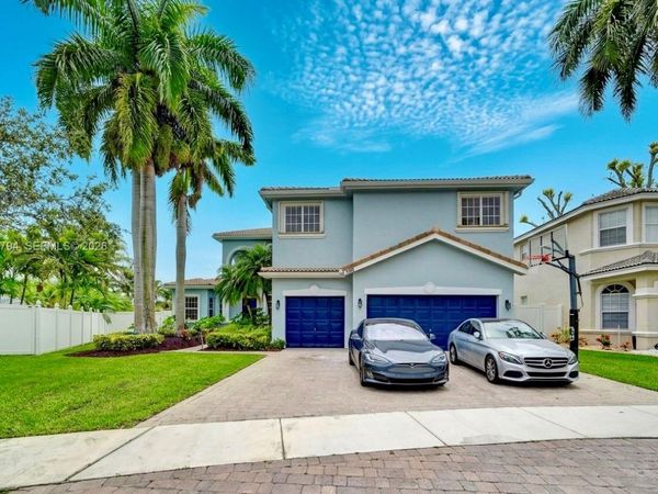 1580 SW 164th Ave, Pembroke Pines, FL 33027