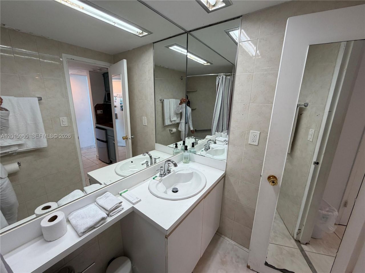 5445 Collins Ave , Unit 1606, Miami Beach, FL 33140 Photo