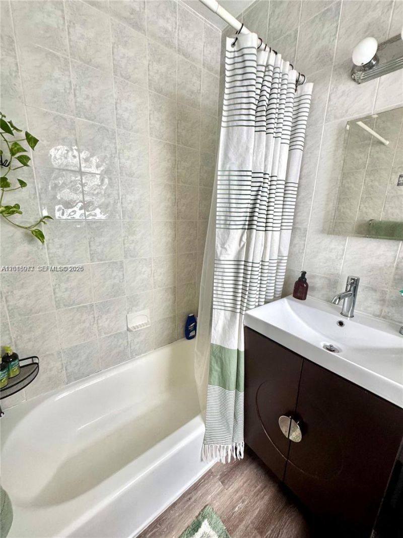 330 74th St , Unit 15, Miami Beach, FL 33141 Photo
