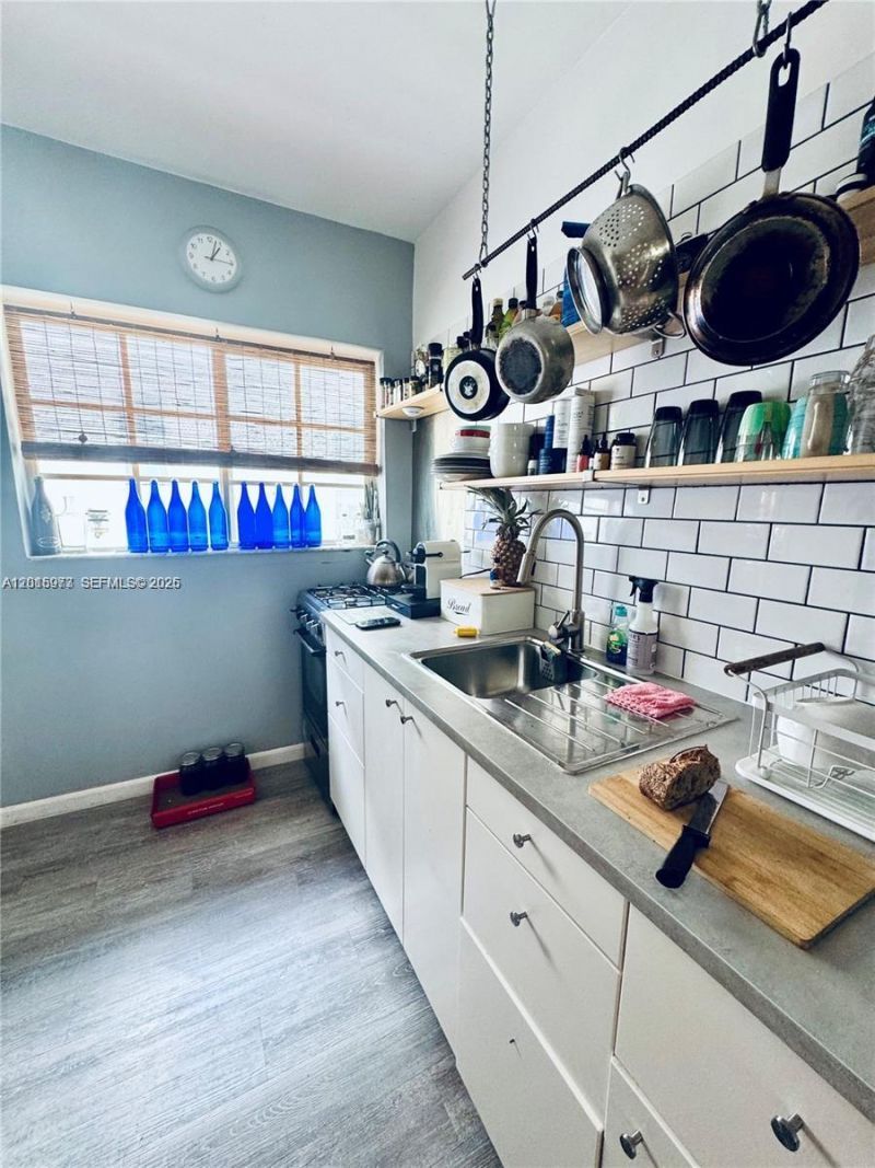 330 74th St , Unit 15, Miami Beach, FL 33141 Photo