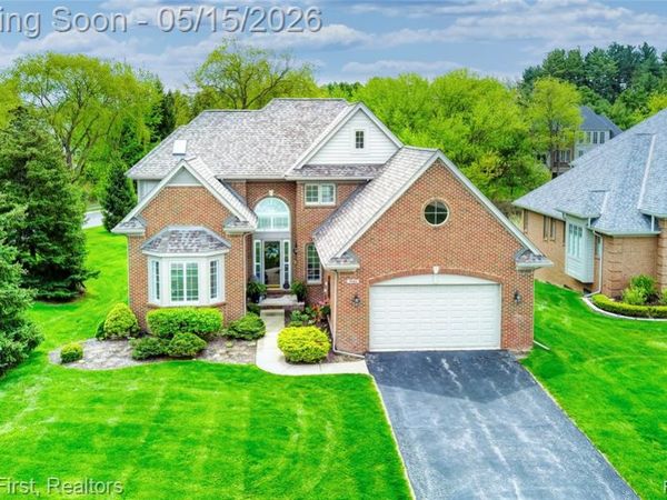 7490 Pine Vista Drive, Genoa Twp, MI 48116