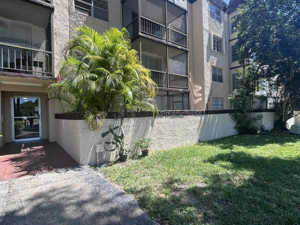 7300 NW 17th Street, Unit 121, Plantation, FL 33313