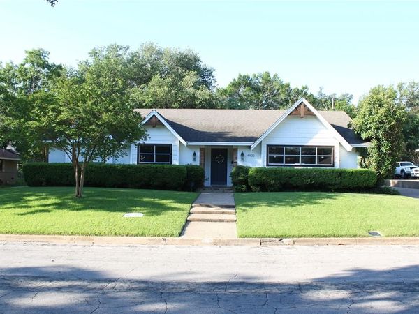 4900 Lake Hurst Drive, Waco, TX 76710