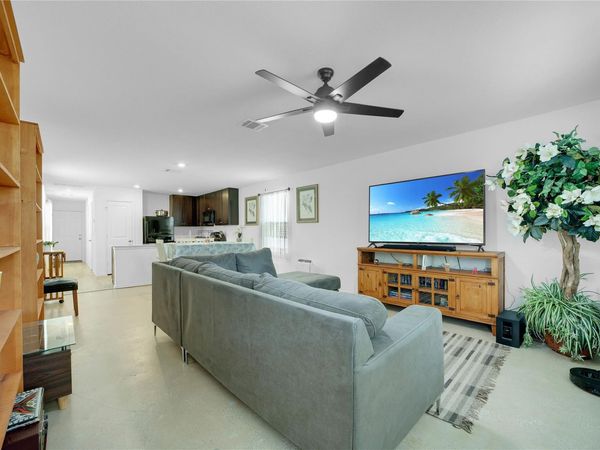 36 Trinity CIR, Lockhart, TX 78644