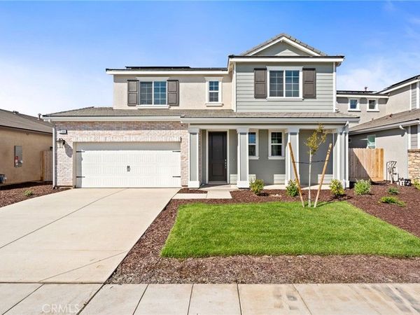 1189 Magnolia Court W, Madera, CA 93636