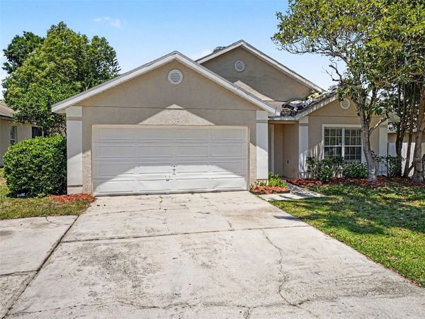 207 LAKE MCCOY DRIVE , APOPKA, FL 32712