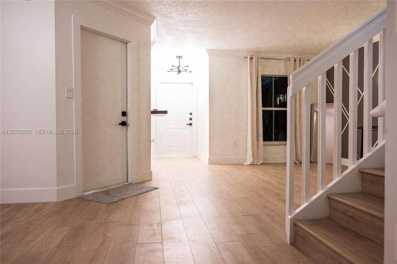 9167 Fontainebleau Blvd , Unit 6, Miami, FL 33172 Photo