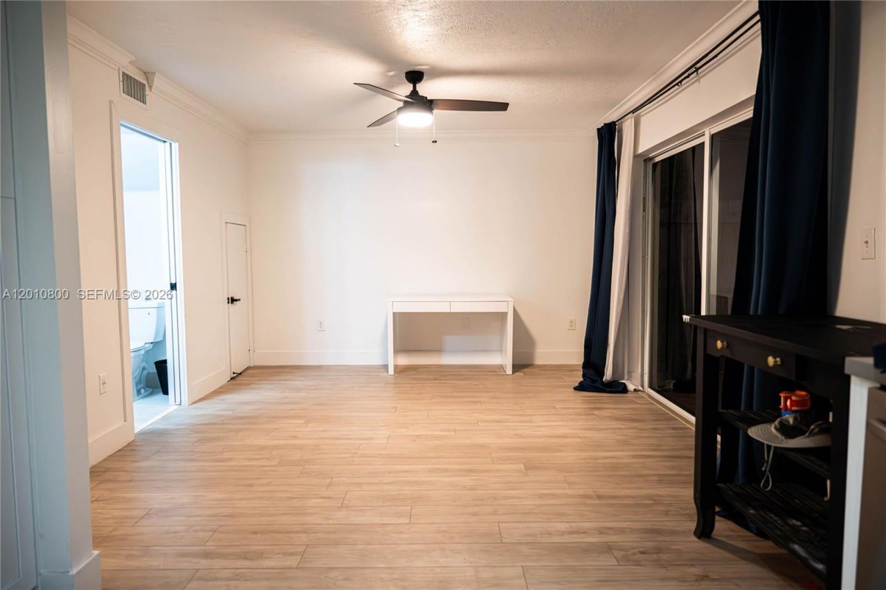 9167 Fontainebleau Blvd , Unit 6, Miami, FL 33172 Photo