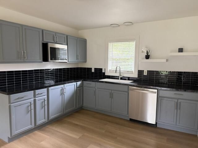 1229 Winston Street Photo 6