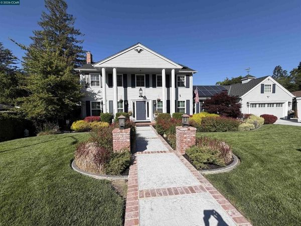 275 Deerfield Dr, Moraga, CA 94556