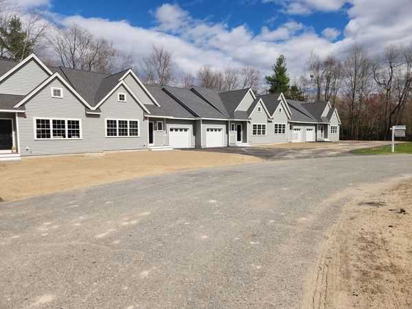 30 Four Seasons Drive, Unit 30, Hampstead, NH 03841