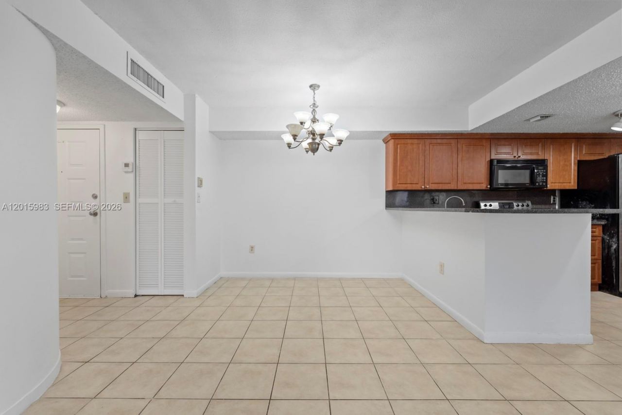 7200 NW 179th St, Unit 110, Hialeah, FL 33015 Photo