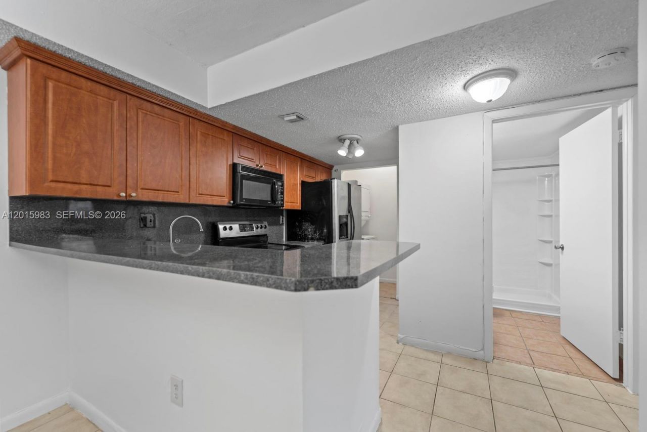 7200 NW 179th St, Unit 110, Hialeah, FL 33015 Photo