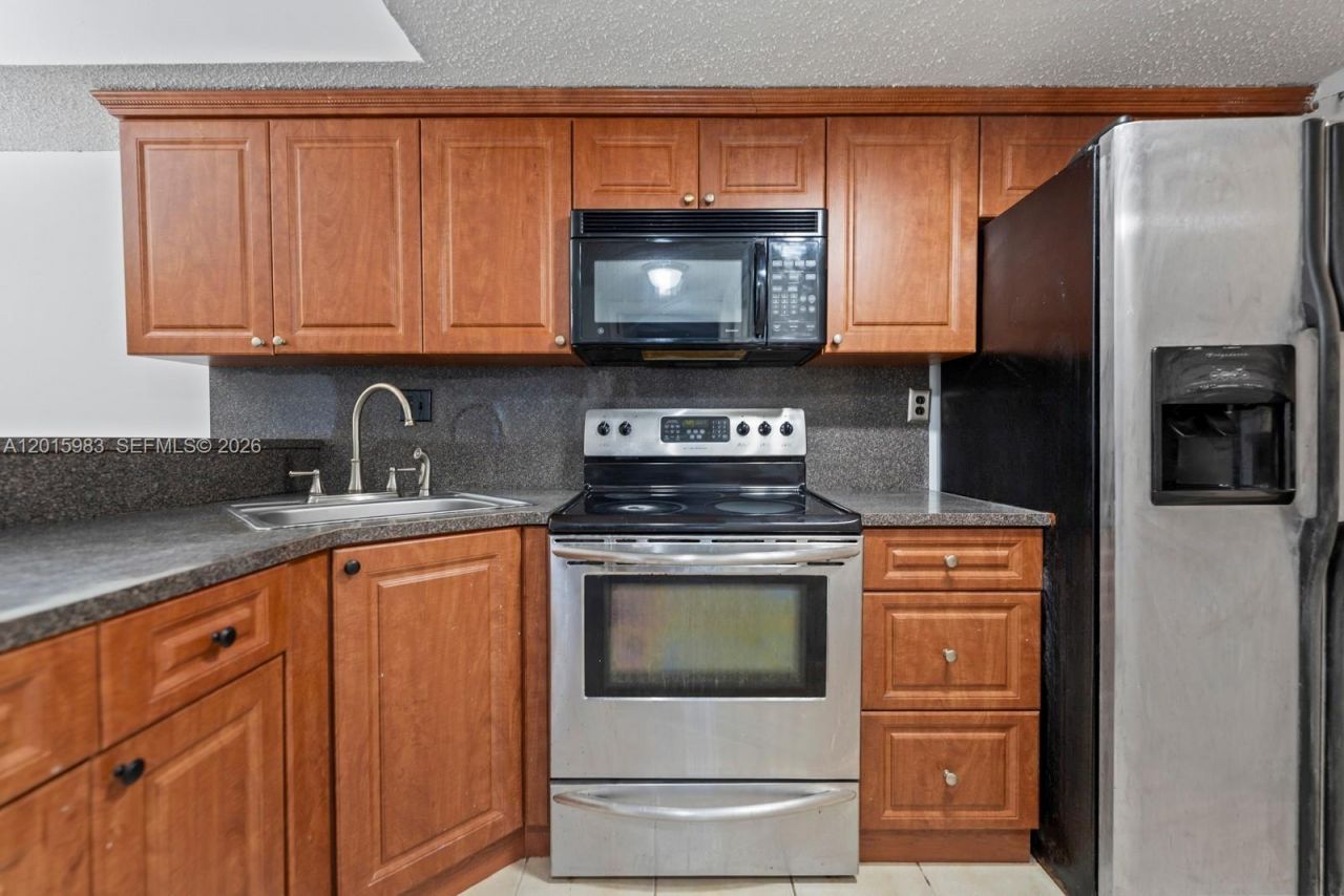 7200 NW 179th St, Unit 110, Hialeah, FL 33015 Photo
