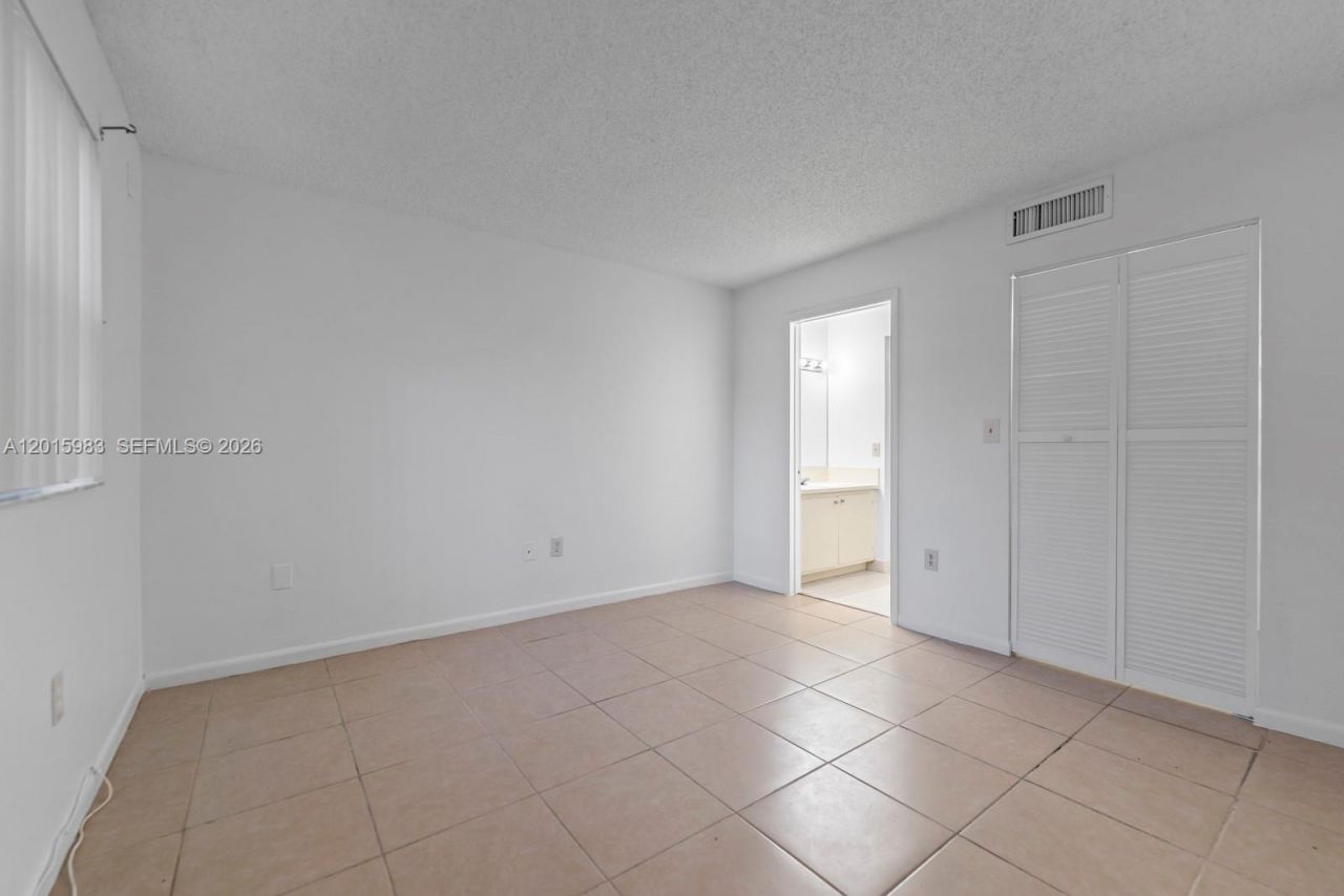 7200 NW 179th St, Unit 110, Hialeah, FL 33015 Photo
