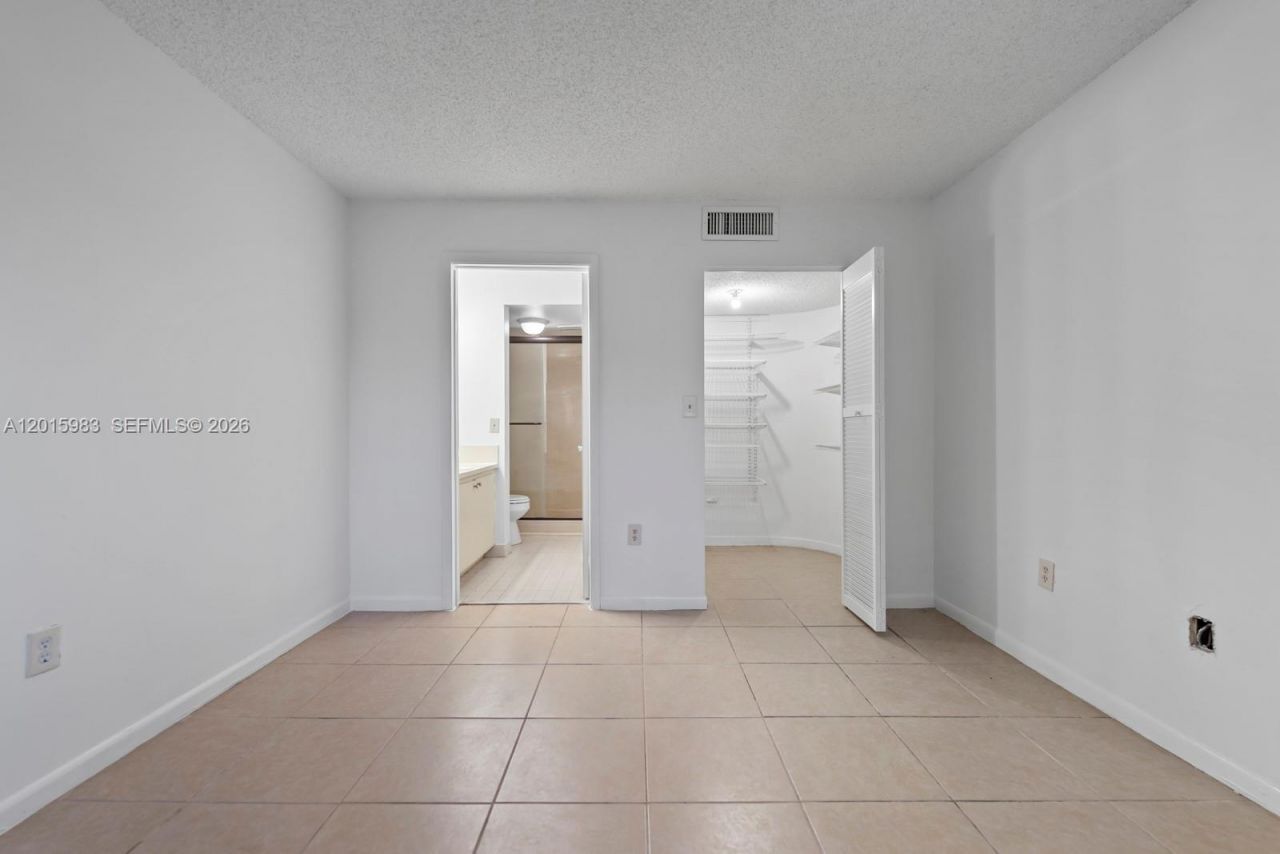 7200 NW 179th St, Unit 110, Hialeah, FL 33015 Photo