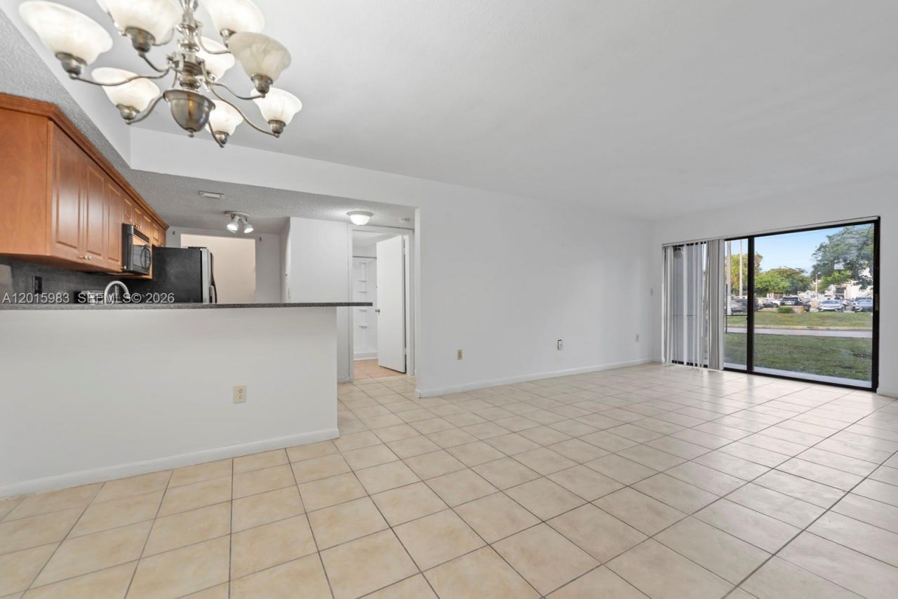 7200 NW 179th St, Unit 110, Hialeah, FL 33015 Photo