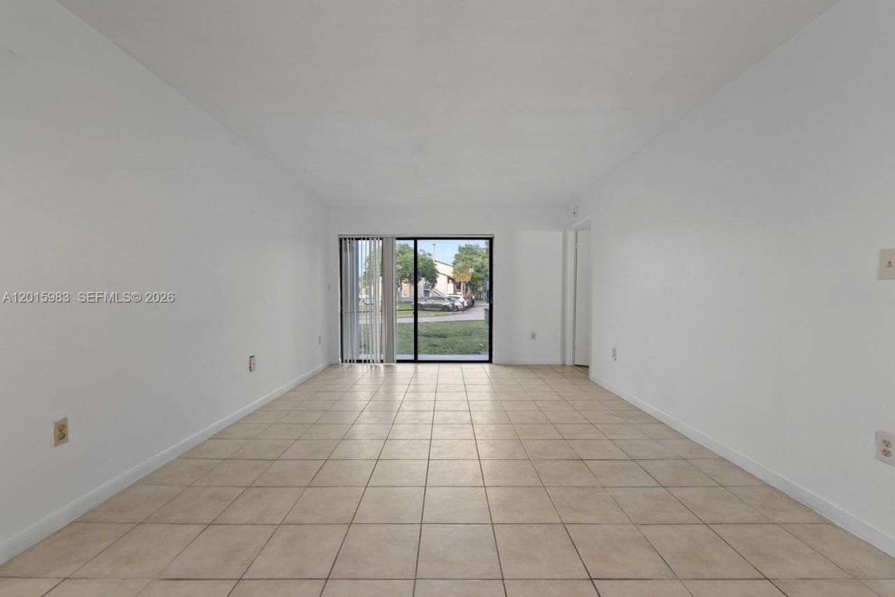 7200 NW 179th St, Unit 110, Hialeah, FL 33015 Photo
