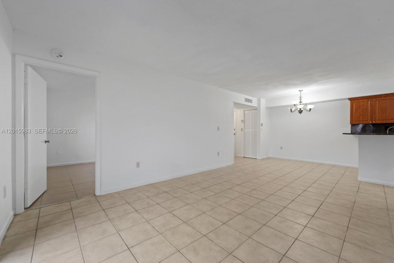 7200 NW 179th St, Unit 110, Hialeah, FL 33015 Photo
