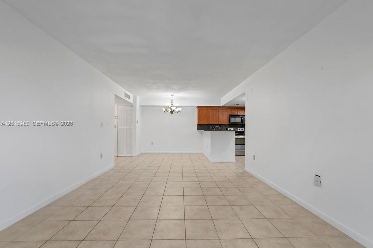 7200 NW 179th St, Unit 110, Hialeah, FL 33015 Photo