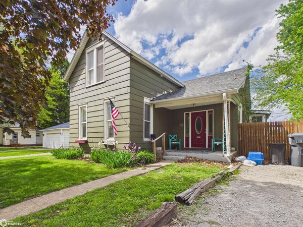 811 6th Avenue E, Oskaloosa, IA 52577