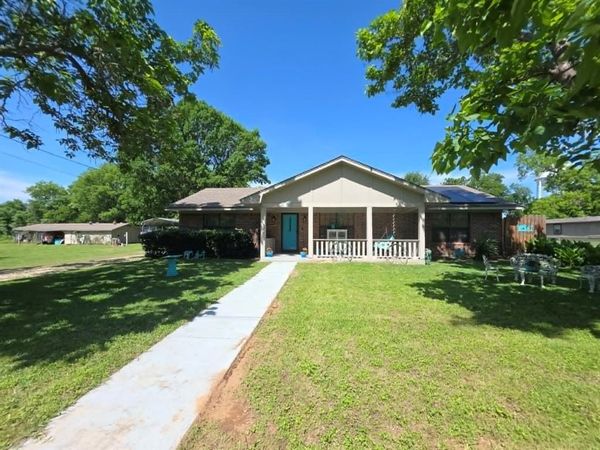 900 S 8th Avenue , Teague, TX 75860