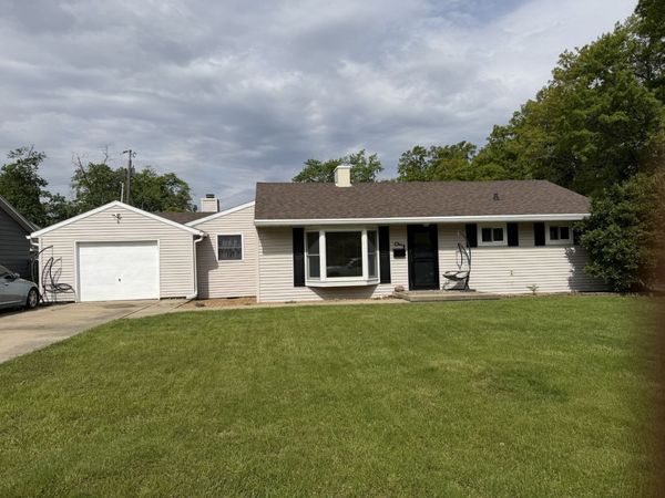 1 Cottonwood Street , Bloomington, IL 61701