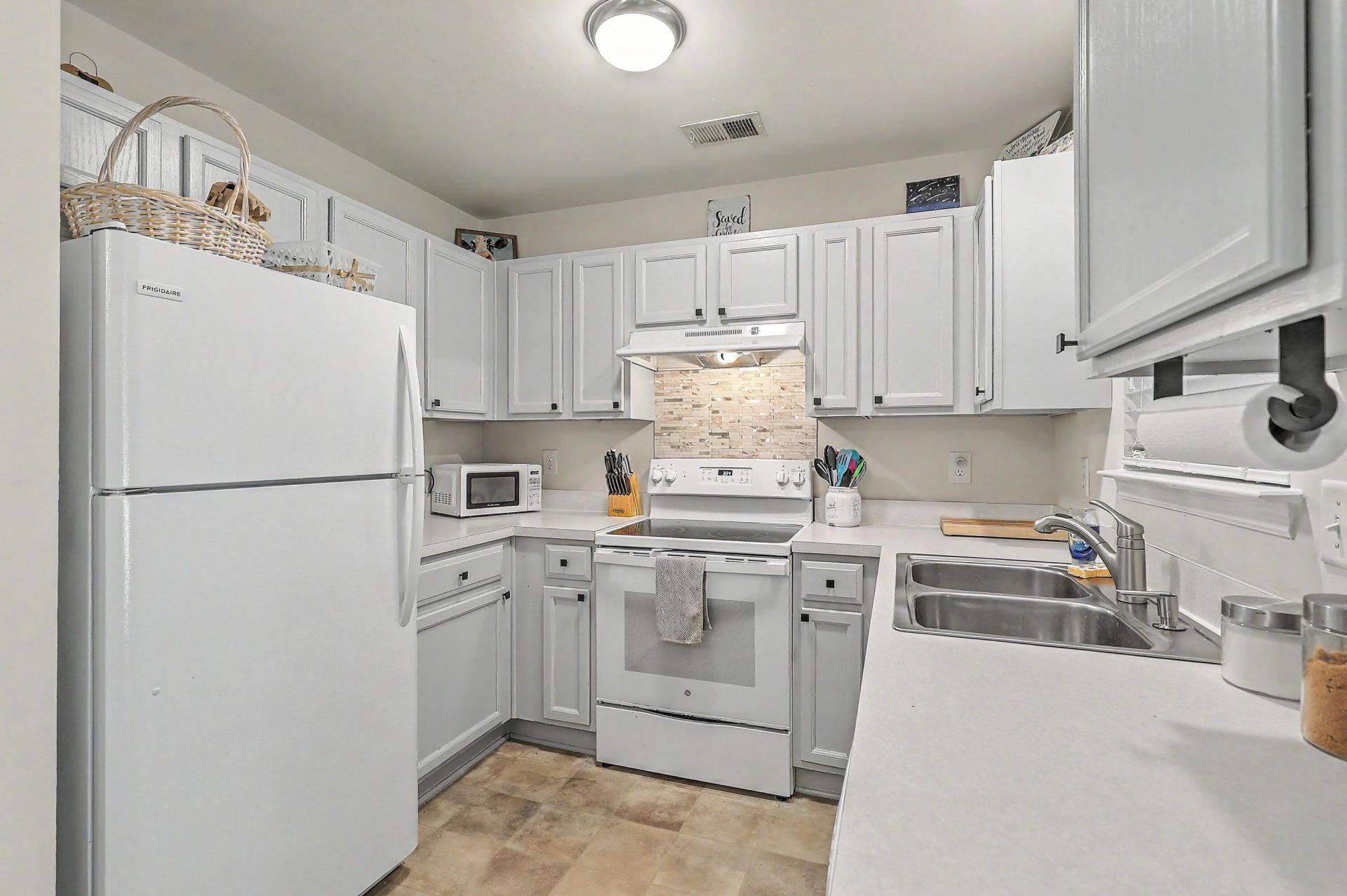 7982 Shadow Oak Drive Photo 12