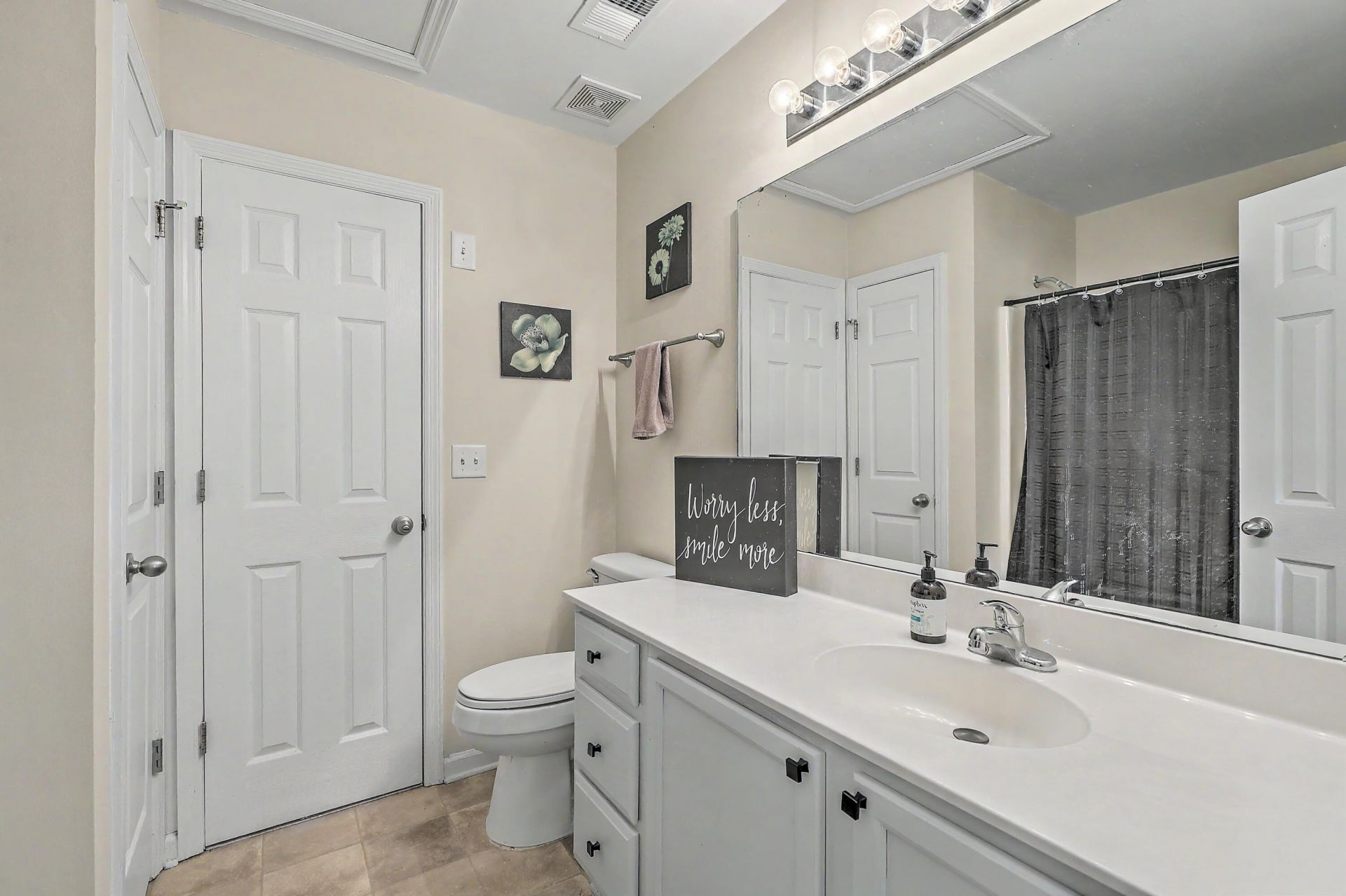 7982 Shadow Oak Drive Photo 19
