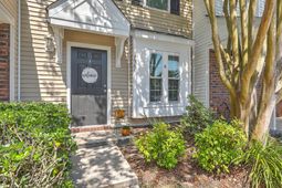 7982 Shadow Oak Drive photo 4