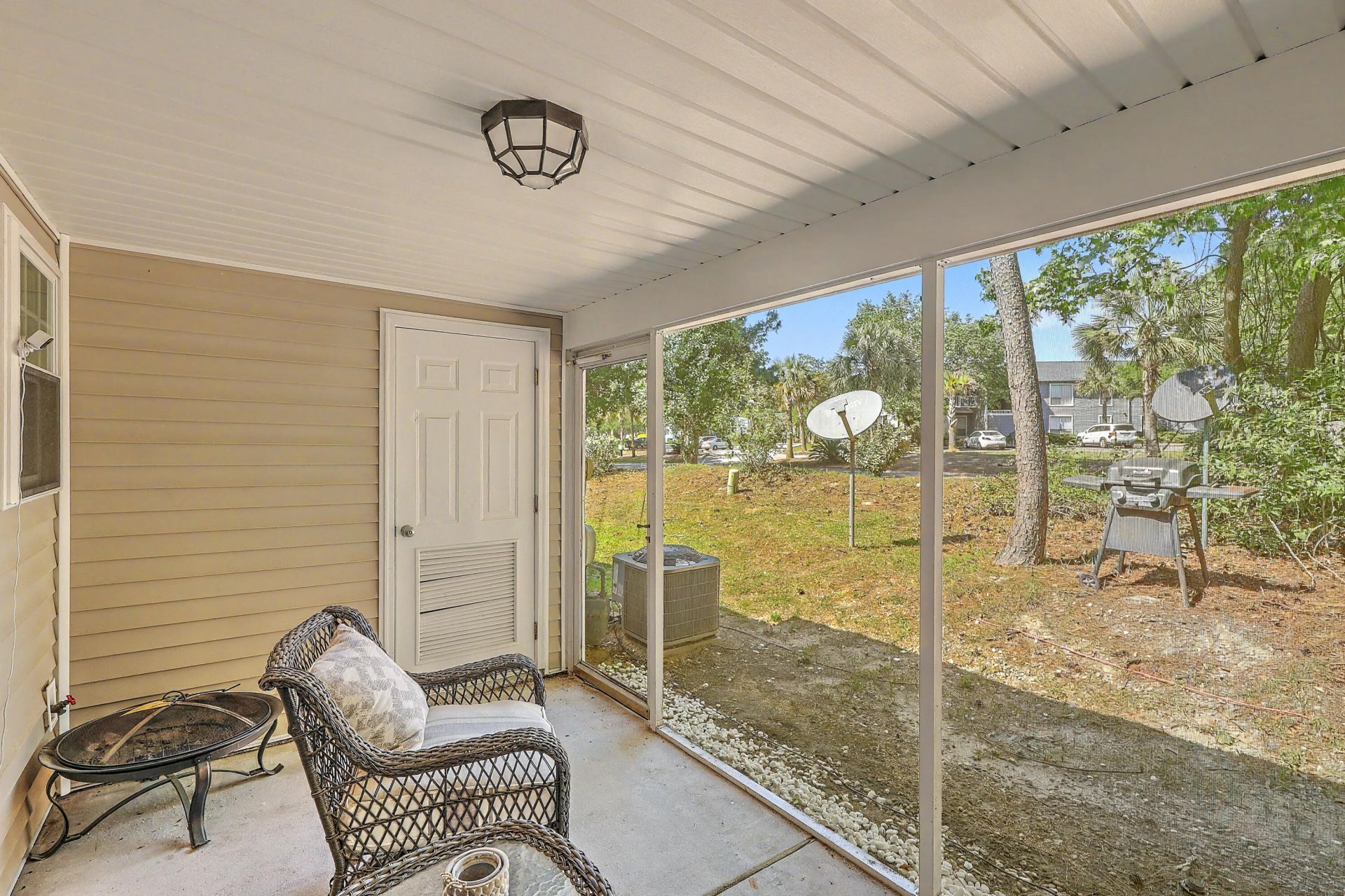 7982 Shadow Oak Drive Photo 23