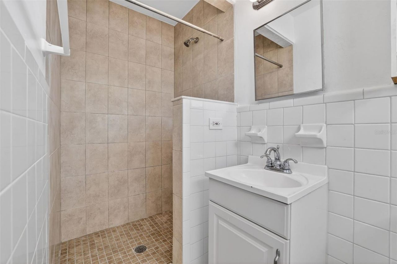 3673 Searobin Drive Se, Saint Petersburg, FL 33705 Photo