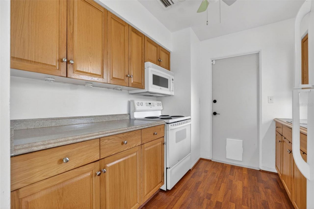 3673 Searobin Drive Se, Saint Petersburg, FL 33705 Photo