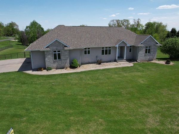3387 64th Street, Palo, IA 52324