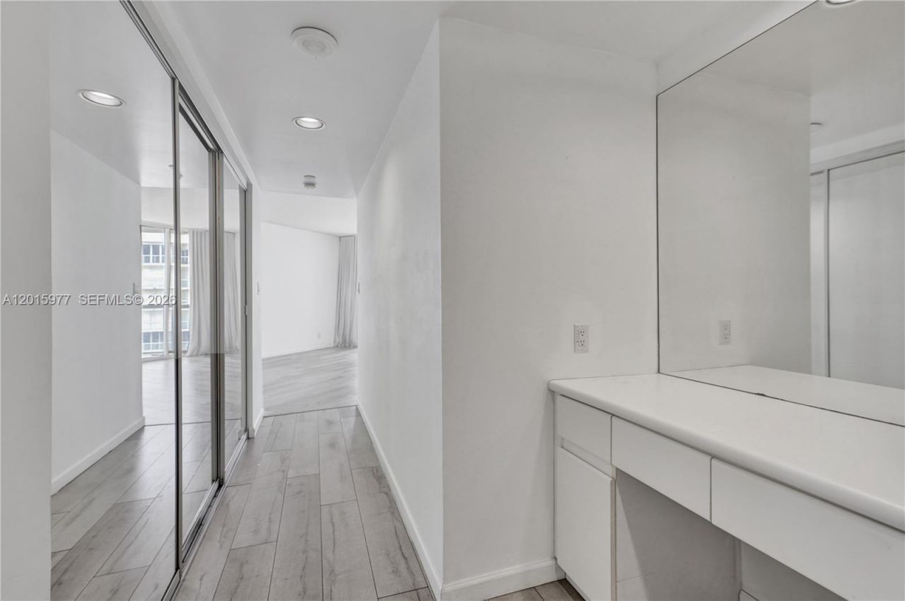 16425 Collins Ave , Unit 2715, Sunny Isles Beach, FL 33160 Photo
