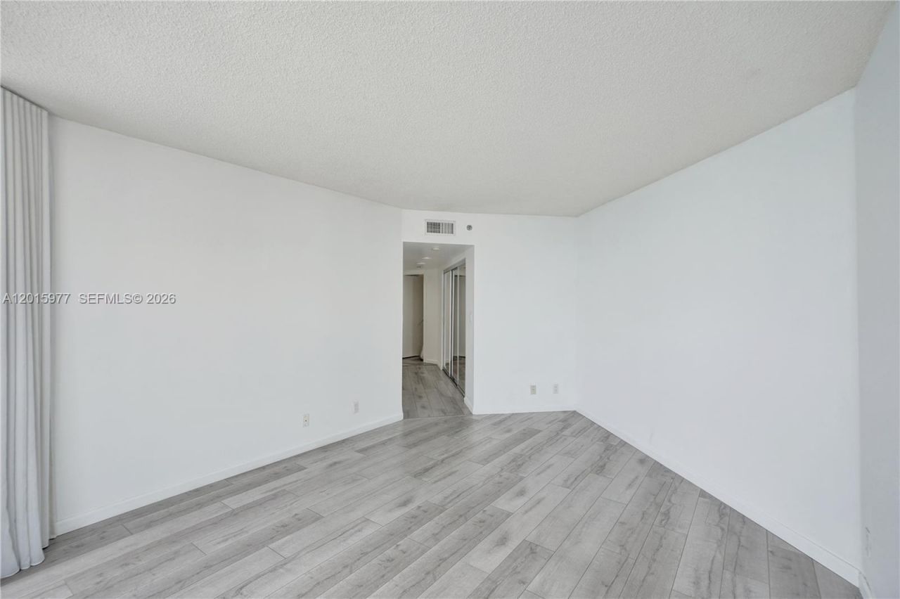 16425 Collins Ave , Unit 2715, Sunny Isles Beach, FL 33160 Photo