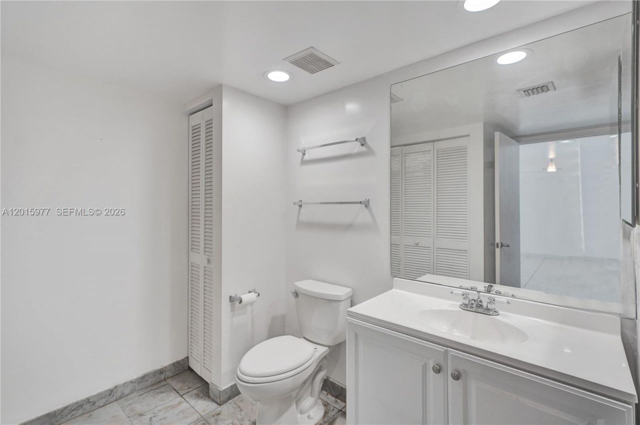 16425 Collins Ave , Unit 2715, Sunny Isles Beach, FL 33160 Photo