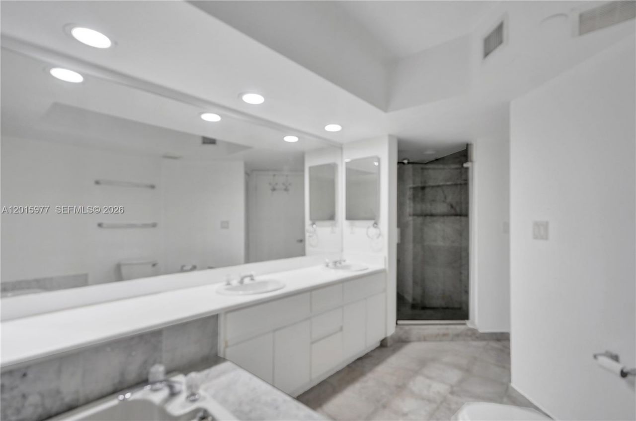 16425 Collins Ave , Unit 2715, Sunny Isles Beach, FL 33160 Photo