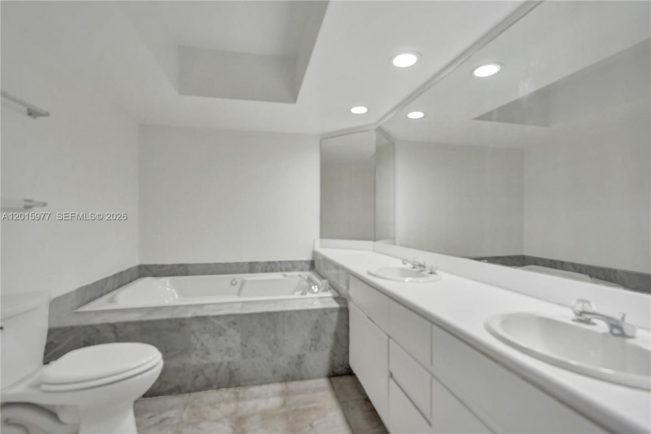16425 Collins Ave , Unit 2715, Sunny Isles Beach, FL 33160 Photo