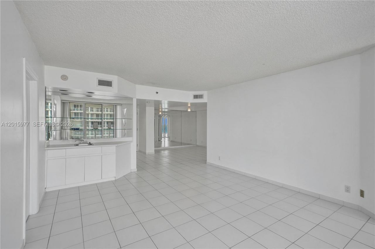 16425 Collins Ave , Unit 2715, Sunny Isles Beach, FL 33160 Photo