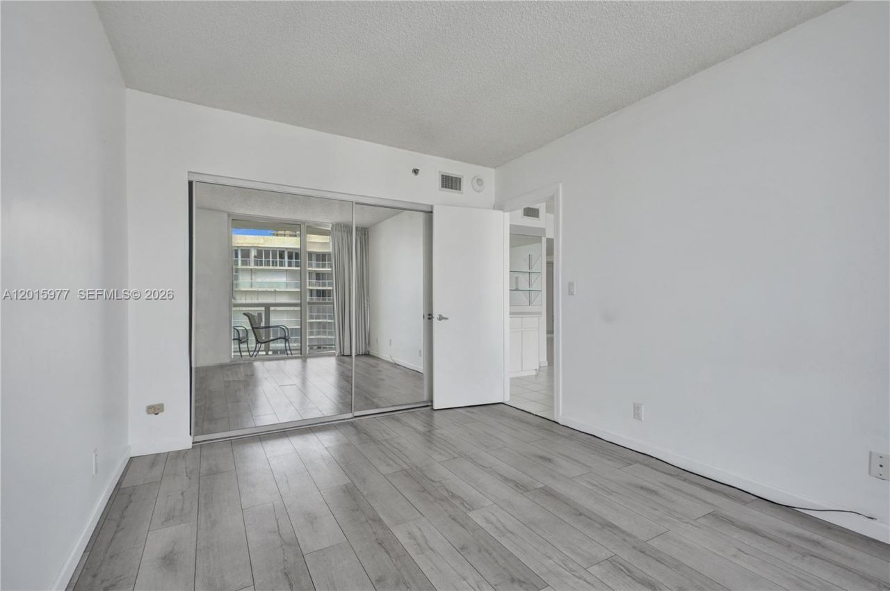 16425 Collins Ave , Unit 2715, Sunny Isles Beach, FL 33160 Photo
