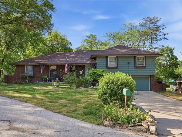 8828 Waverly Avenue, Kansas City, KS 66109