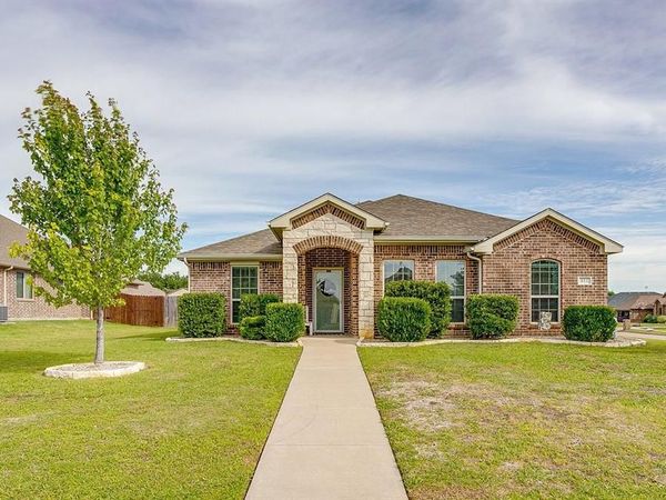 811 Carmen Ana Avenue , Grandview, TX 76050