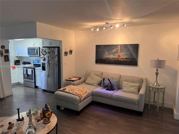 5300 Washington St, Unit J214, Hollywood, FL 33021