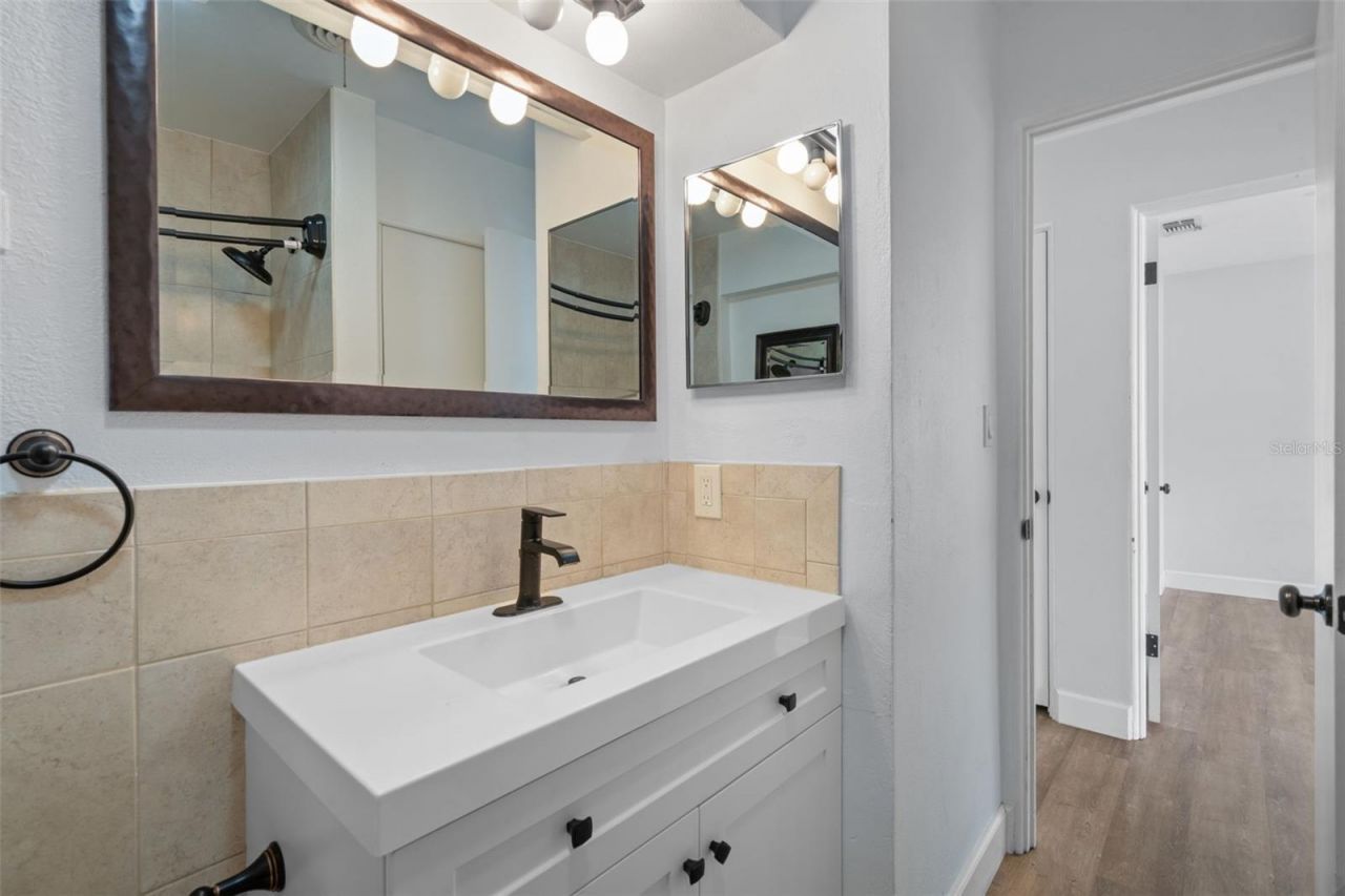 5690 6th Street S, Saint Petersburg, FL 33705 Photo
