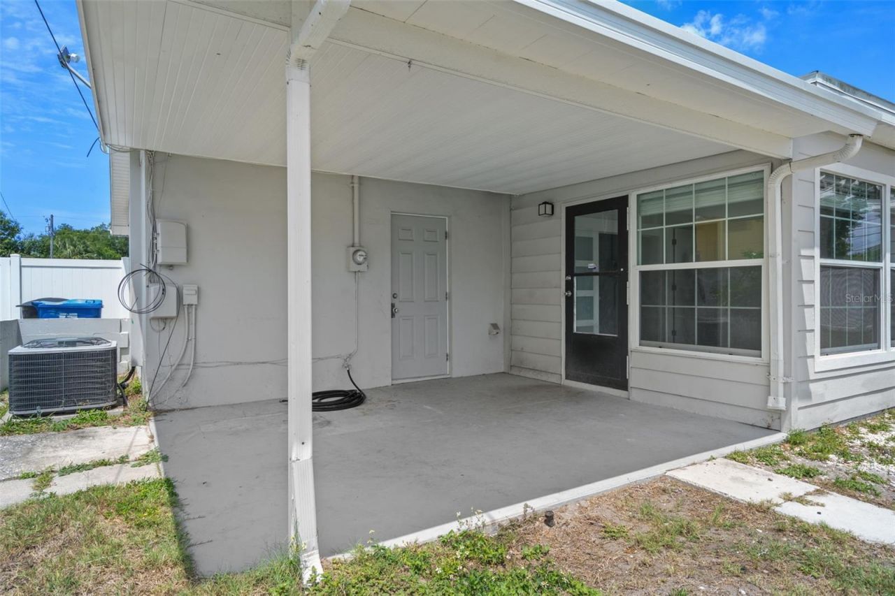 5690 6th Street S, Saint Petersburg, FL 33705 Photo