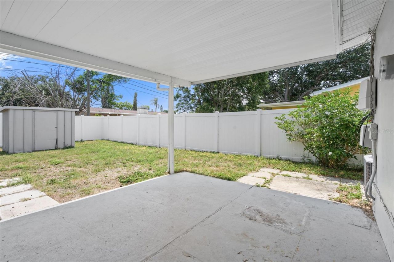 5690 6th Street S, Saint Petersburg, FL 33705 Photo